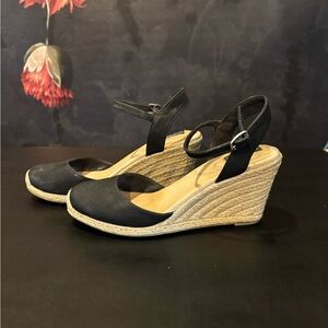 Elegant Black Wedge Sandals